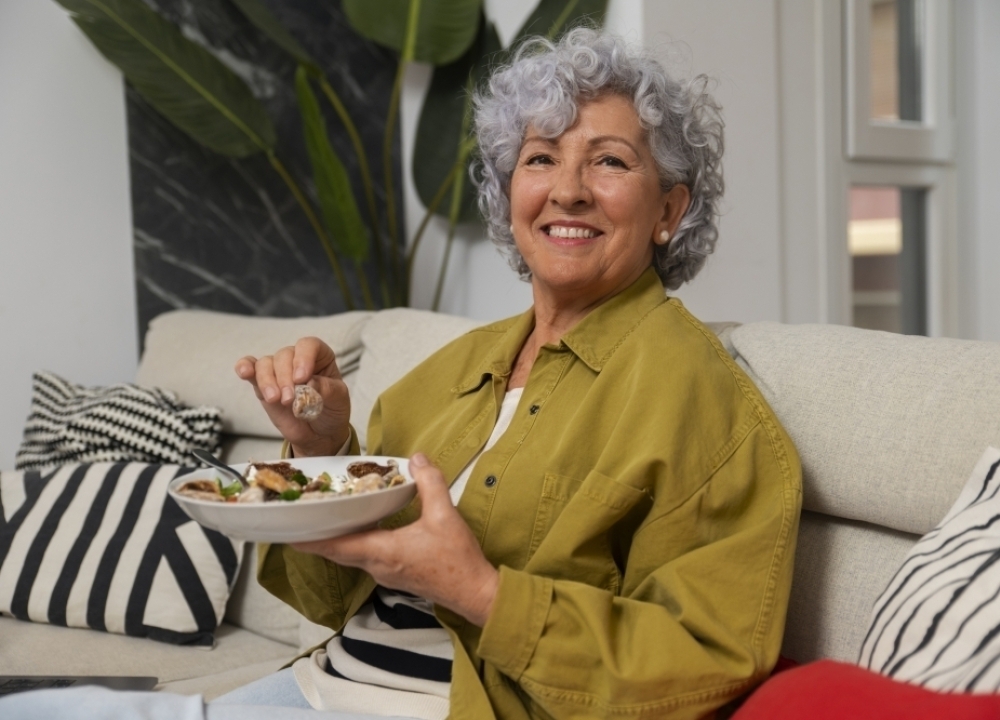 Será que dá para cuidar da alimentação do idoso sem privá-lo do prazer de comer?